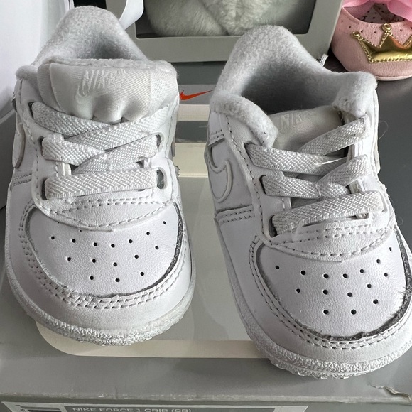 Nike Baby Shoes 2c unisex - Picture 3 of 3